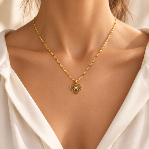 Collier Cœur Nilla Voce de 1,3 cm porté au cou